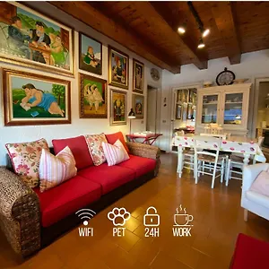 https://vista-lago-monte-isola-casa-rustica-con-giardino.it-lombardy.com